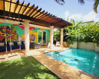 Relaxing Oasis with Pool heater and Cabana - San Juan