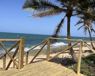 Casita del Mar Romantic Beach Retreat - Arecibo - Building