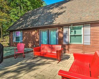 Albany Home 1 Mi to Dale Hollow Lake! - Albany - Patio