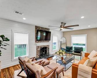 Call Me Old Fashioned! Heart of Bardstown Square - Bardstown - Living room
