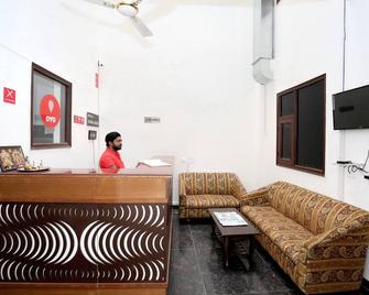 OYO 12025 Hotel Kamal Palace - Chandigarh - Front desk