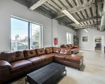 2 Bedroom Apartment Close to Downtown & Baylor Hospital - Dallas - Living room