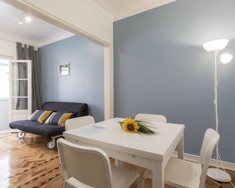 Apartamento junto à Fonte Luminosa - ליסבון - חדר אוכל