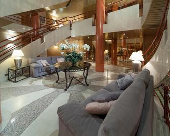 Aparto-Hotel Rosales - Madrid - Sala de estar