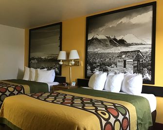 Super 8 by Wyndham Elko - Elko - Bedroom