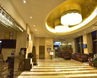 Super 8 by Wyndham Urumqi Airport Ji Chang Bei Qu - Ürümqi - Lobby