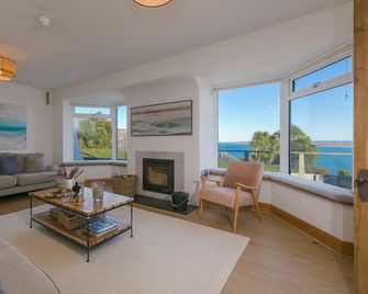 Beachcroft - St. Ives - Living room