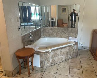 Budgetel Inn and Suites - Louisville - Louisville