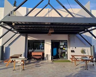 Hotel Thania - Frontignan - Patio