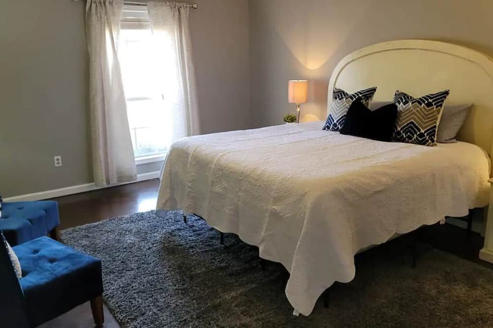 Fully furnished home, sleeps 8