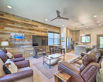 Bozeman Stand-Alone Home With River Acce - Bozeman - Living room