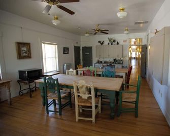 Dam Site Lodging - Truth or Consequences - Dining room