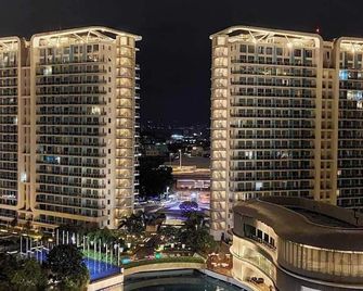 Azure Urban Resort Manila near the airport via Skyway - FREE Wi-Fi - Parañaque - Building
