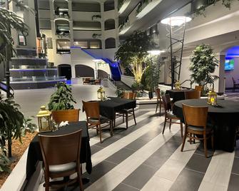 ฮอลิเดย์อินน์ โฮเทลแอนด์สวีทส์ สปริงฟิลด์ - ไอ-44 - เครือโรงแรมไอเอชจี - สปริงฟิลด์ - ร้านอาหาร