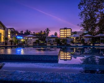 Queenco Hotel & Casino - Preah Seihanouk - Zwembad