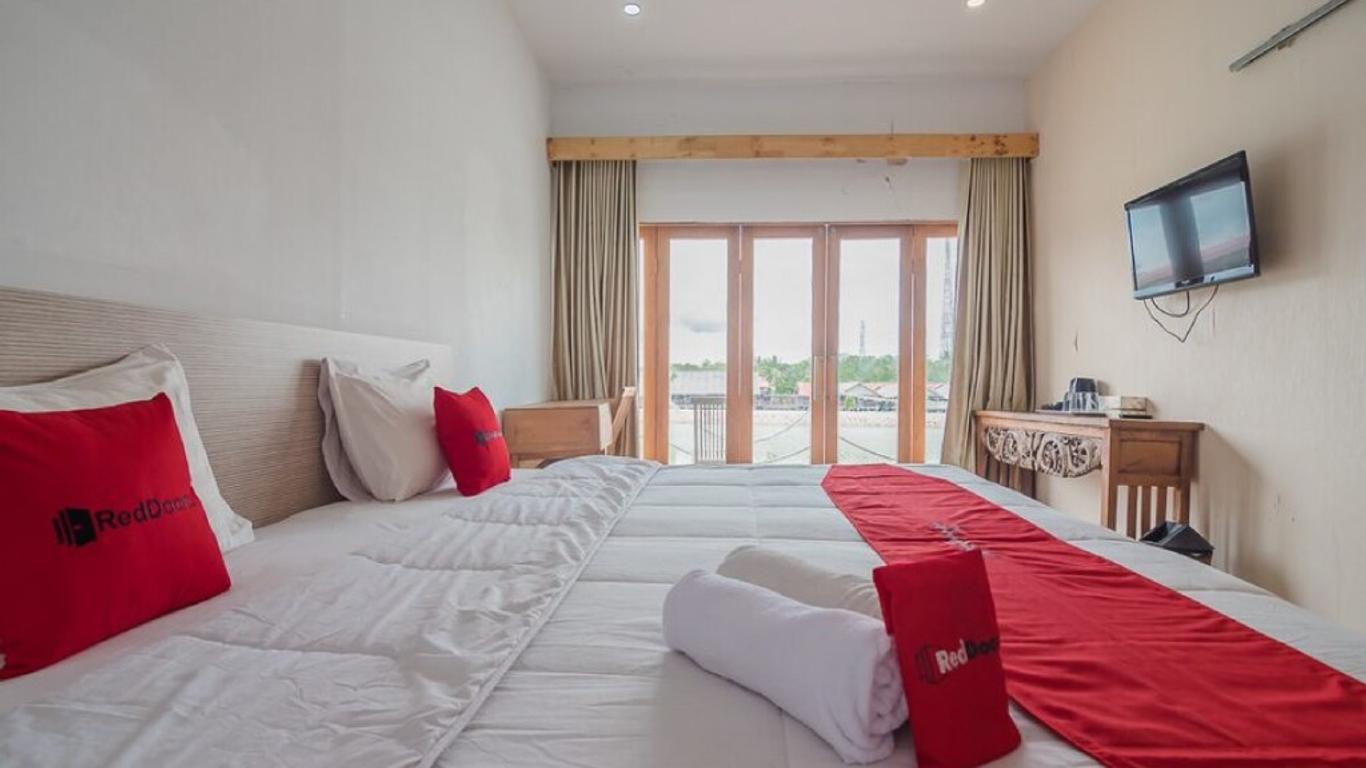 RedDoorz near Pantai Coastarina Batam
