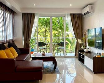 B6 - 1 Bedroom 1 Bathroom at Karon Phuket - Karon - Living room