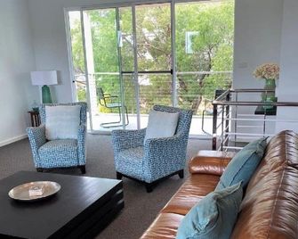 Sea Drift on Finlayson walking distance to Old Dunsborough Beach - Dunsborough - Living room