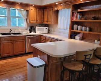 Riverside Getaway - Enjoy Quiet Life Right on the Duck River - Shelbyville - Küche