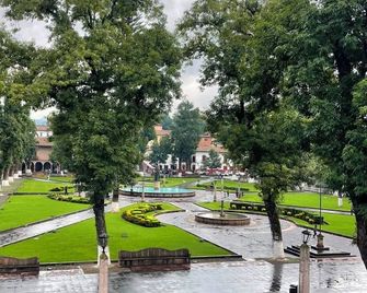 Hotel Los Escudos - Patzcuaro