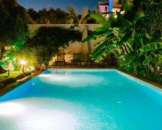 Alanarin Konak - Alacati - Piscina