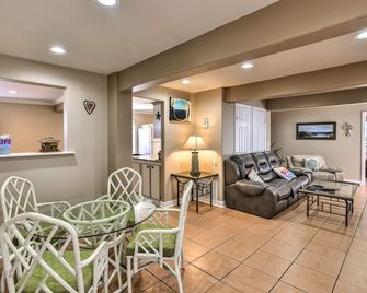 Private Dock, Views Waterfront Rockport Home! - Rockport - Living room