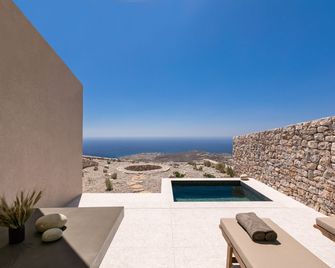 Santorini Sky, Luxury Resort - Pyrgos Kallistis - בריכה