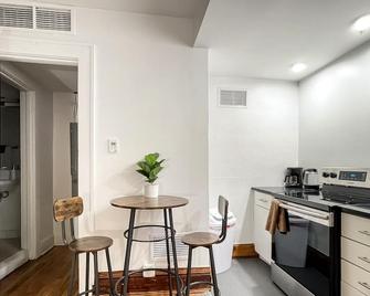 Quiet Studio On Grand - Downtown Dsm! - Des Moines - Kitchen