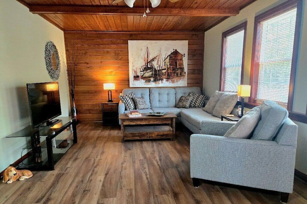 Cozy 2-bedroom cabin where you can enjoy a quiet 'get back to nature' time.