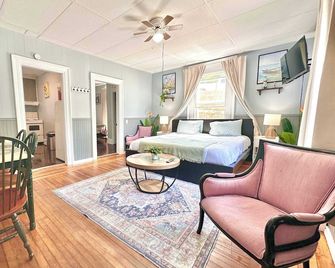 King Bed 2BR near the LaHave River and Trails - Bridgewater