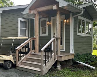 Balsam Lake Cabin and Pickleball Retreat - Balsam Lake - Building