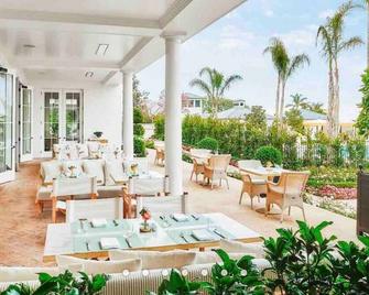 Charming Ranch w/spa, 1/2 acre near Miramar Beach - Montecito - Restaurant