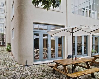 Porto Spot Hostel - Oporto - Patio