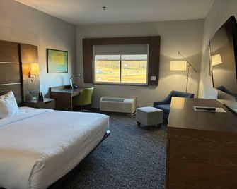 Comfort Inn and Suites Near Lake Guntersville - Scottsboro - Bedroom