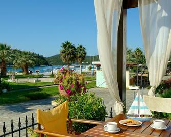 Welcome to the apartments Casa Evanti at beautiful harbor of Sivota. - Sivota - Restaurant