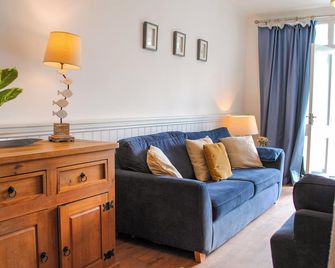 Paddler's Rest, Pet Friendly, Country Holiday Cottage In Hope Cove - Hope Cove - Living room