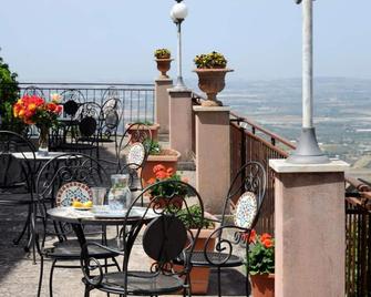 Albergo Villa Nobile - Chiaramonte Gulfi - Balcón