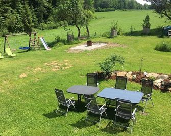 Vacation home (120sqm) in idyllic location with garden for 8 pers. - 콜른부르크 - 파티오