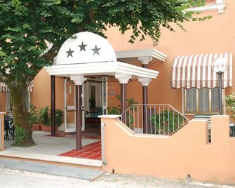 Hotel Iris Crillon - פיוג'י - בניין