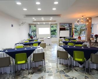 هوتل كاسا سانتا مونيكا نورتي - كالي - مطعم