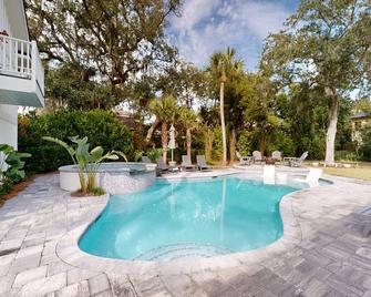 Charming Coastal Bungalow - Sea Island - Piscine