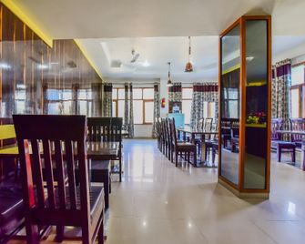 OYO Hotel Meridian - 格德拉 - 餐廳