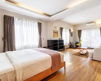 Shaligram Hotel & Spa - Lalitpur - Bedroom