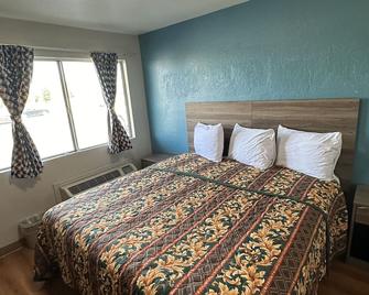 Super 7 Inn - Joplin - Bedroom