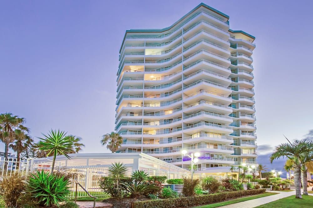 ناينتينث أفينيو أون ذا بيتش