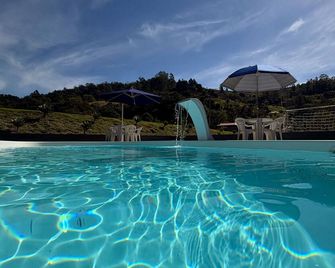Pousada Vale do Arco  Íris - Serra Negra - Pool
