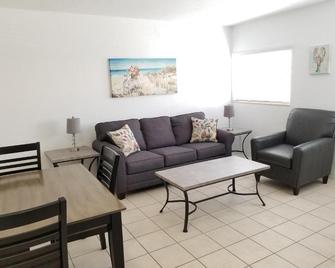 Sandalwood Beach Resort - St. Pete Beach - Sala de estar