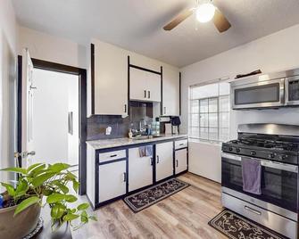 Charming house in amazing Albuquerque with WiFi, AC - Alburquerque - Cocina