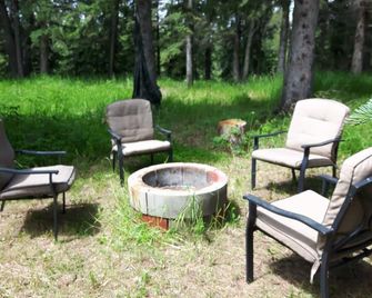 Log cabin on the James River in Alberta - Sundre - Patio