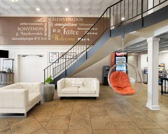 Village Inn Clemmons/Winston Salem, Trademark by Wyndham - Clemmons - Lobby